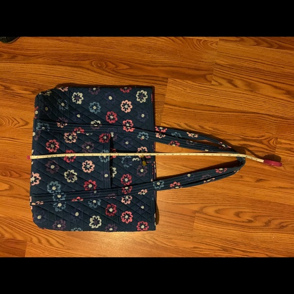 Vera Bradley Handbags - Vera Bradley Ellie Flowers Vera Bradley tote.
